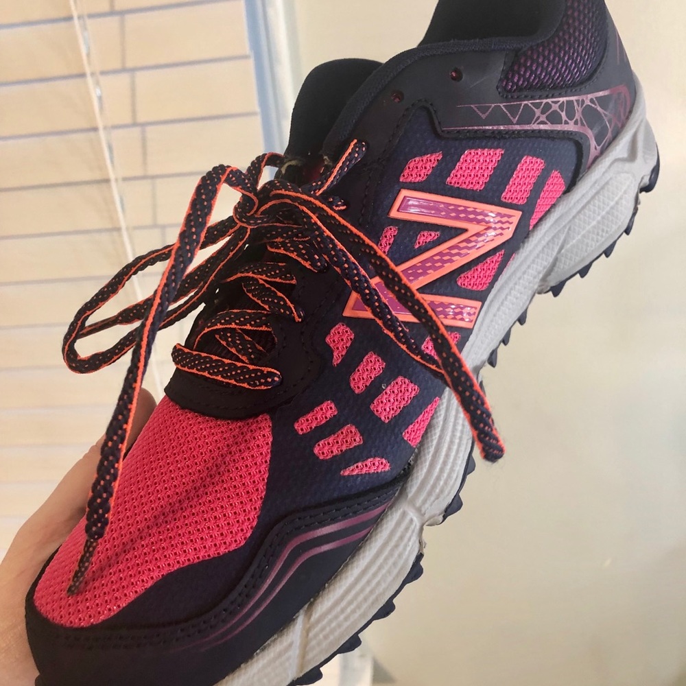 New Balance EUC women’s tennis shoes 11